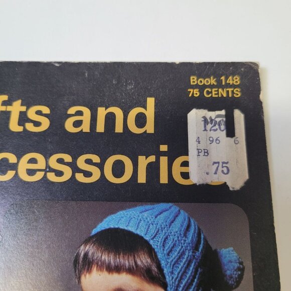 Patons Beehive Craft Idea Book Gift Patterns Accessories Gold Club Glove Hats - Picture 3 of 8